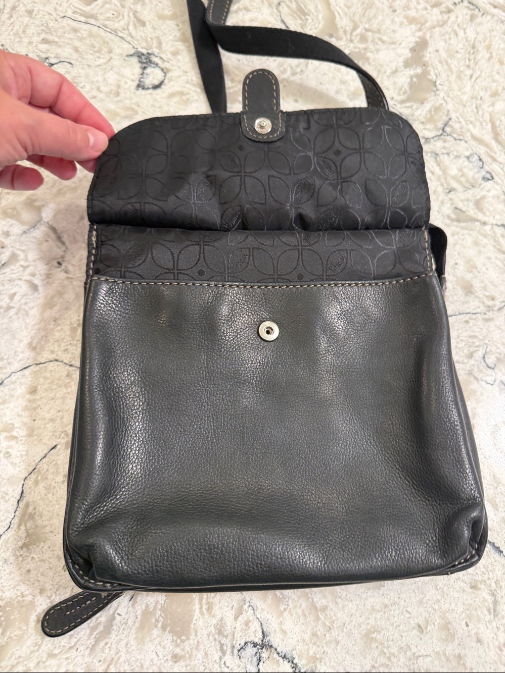 Fossil Vintage Soft Black Leather Organizer Crossbody Minimalist Bag Ring Accent - Picture 4 of 14